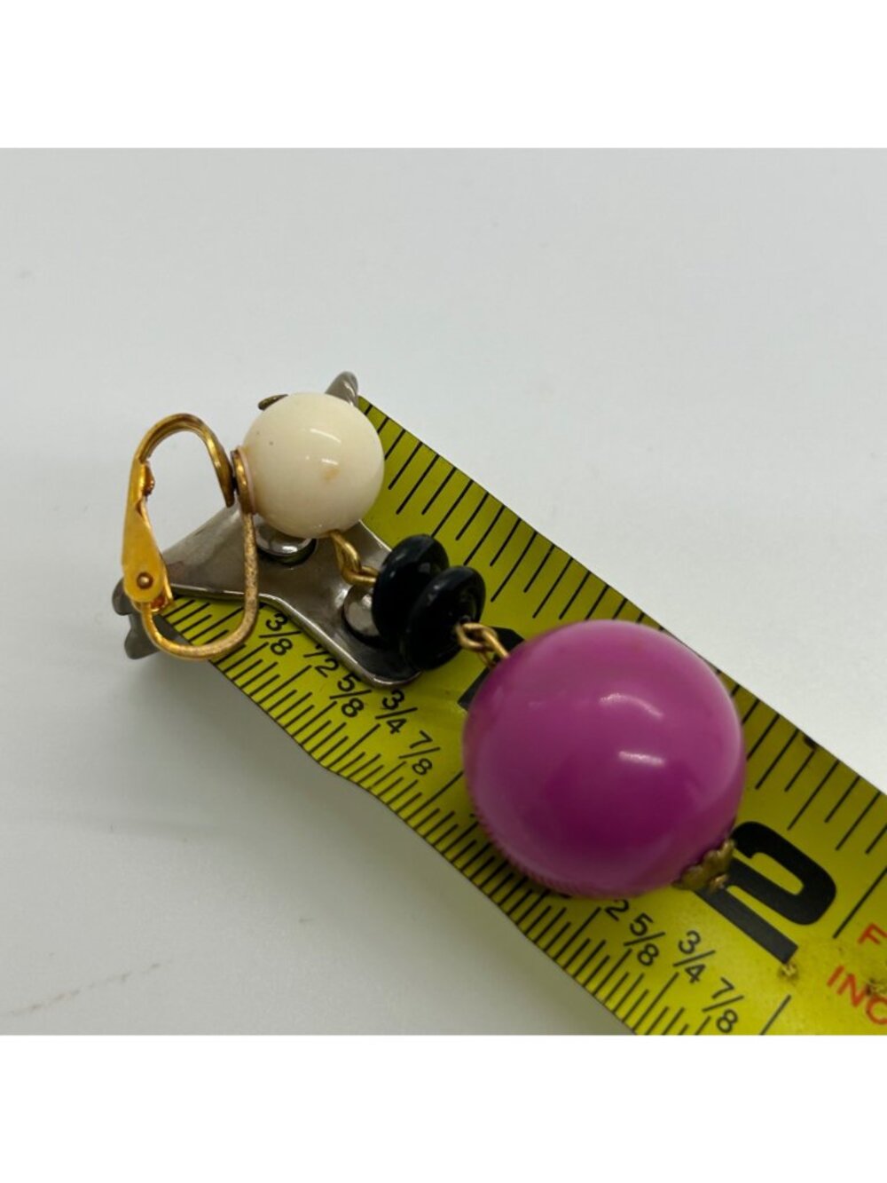 Vintage 1960s Dangle Earrings Clip-On Acrylic Pink White & Black Mod Design - Picture 12 of 12